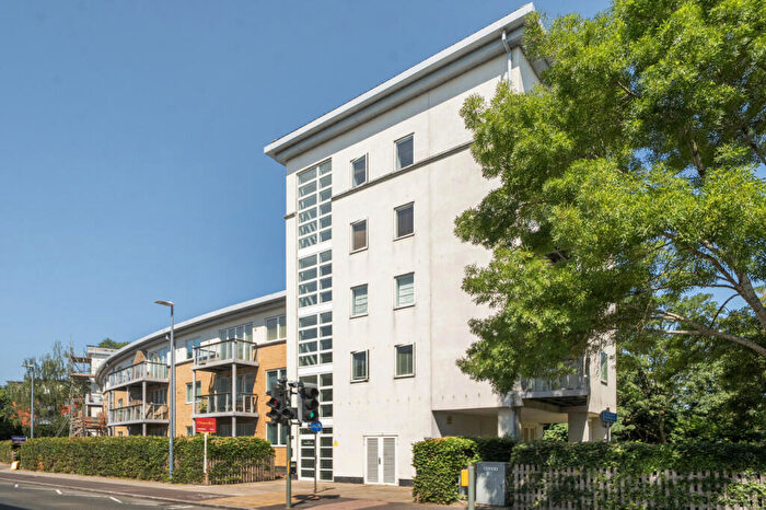2 Bedroom Apartment For Sale In Papermakers Lodge, Ryemead Way, High Wycombe, HP11