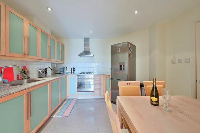 1 Bedroom Flat To Rent In Worple Road, Wimbledon, London, SW19