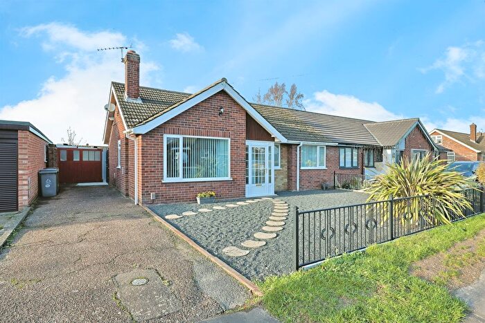 3 Bedroom Semi Detached Bungalow For Sale In Colindeep Lane, Norwich, NR7