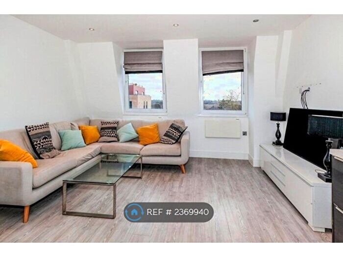 1 Bedroom Flat To Rent In Station Road, Gerrards Cross, SL9
