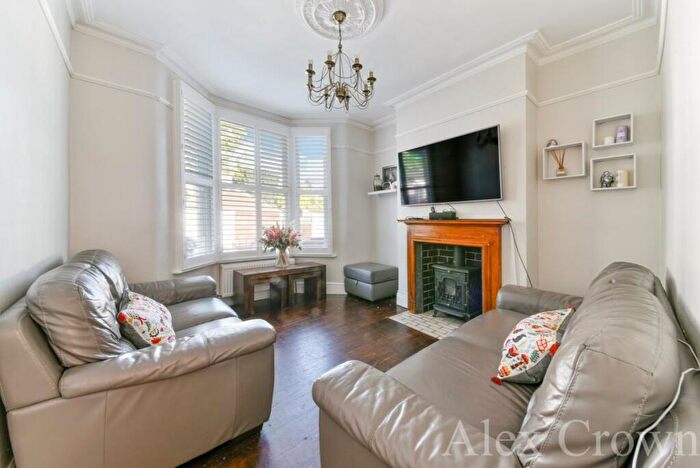 2 Bedroom Flat To Rent In Forest Road, Leytonstone, E11