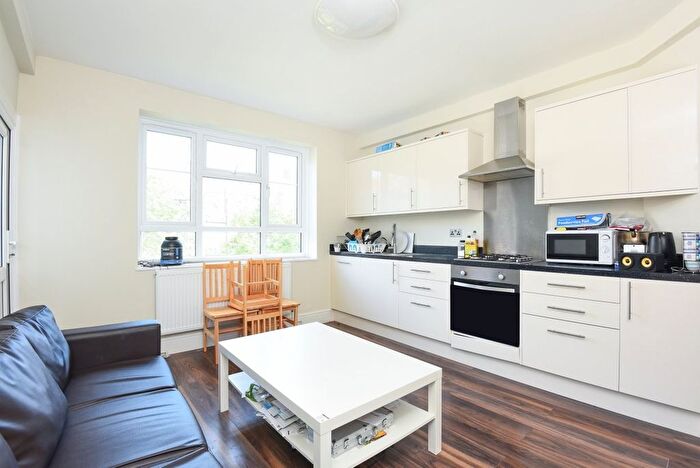 4 Bedroom Flat To Rent In White City Estate, London, W12