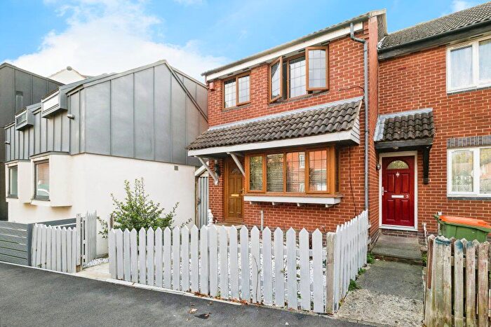 4 Bedroom End Of Terrace House For Sale In Neatscourt Road, London, E6