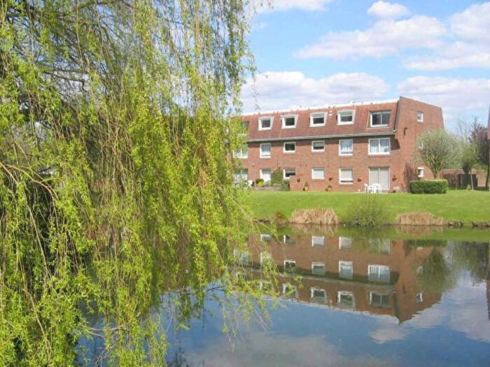2 Bedroom Flat To Rent In Lakeside Court, Elstree, WD6