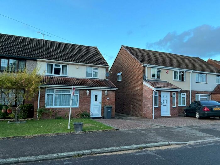 3 Bedroom Semi-Detached House To Rent In Hayhurst Road, Luton, Bedfordshire, LU4