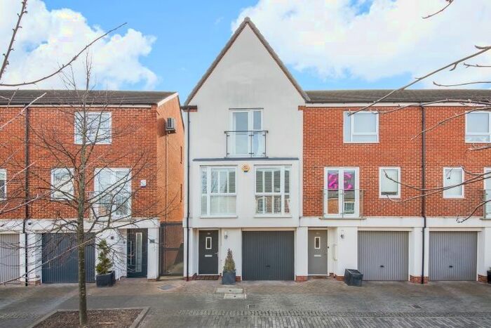 3 Bedroom Town House To Rent In Alcock Crescent, Crayford, Dartford, DA1