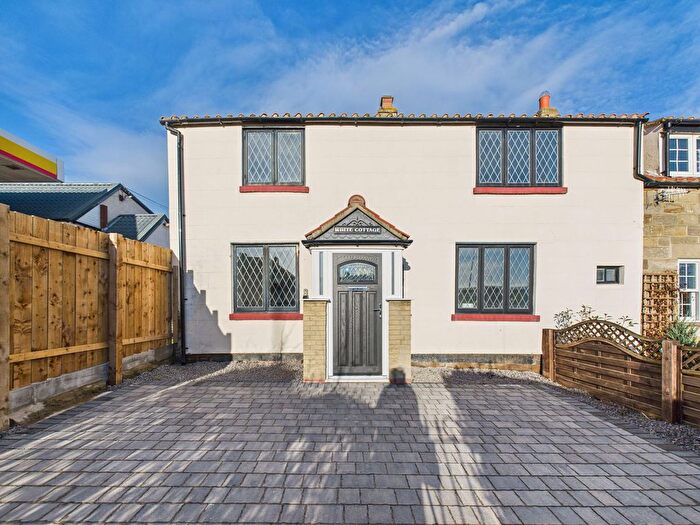 3 Bedroom End Terrace House For Sale In Guisborough Road, Whitby, YO21