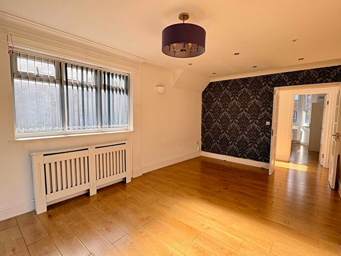 1 Bedroom Flat To Rent In Tiverton Road, Hounslow, TW3