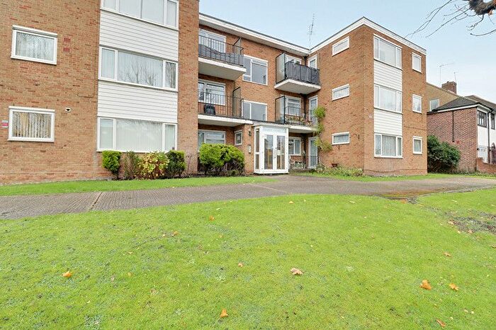 1 Bedroom Flat To Rent In Chaseville Park Road, Winchmore Hill, N21