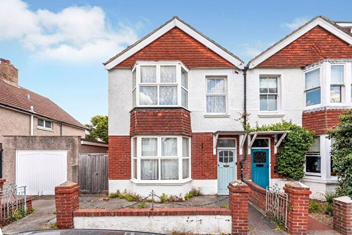 2 Bedroom Flat For Sale In Titian Road, Hove, BN3