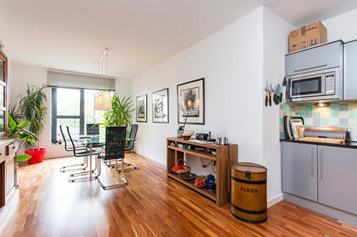 2 Bedroom Apartment To Rent In Anlaby House, Boundary Street, Shoreditch, E2