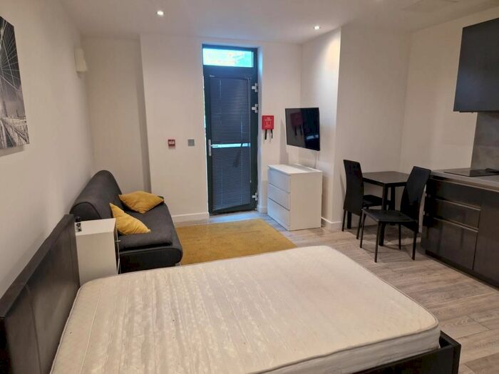 Studio To Rent In London Road, Newbury, RG14