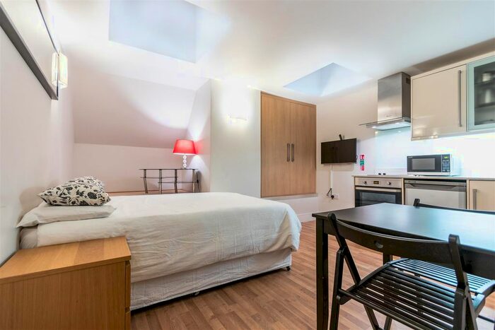 Studio To Rent In Kensington High Street, Kensington, W8