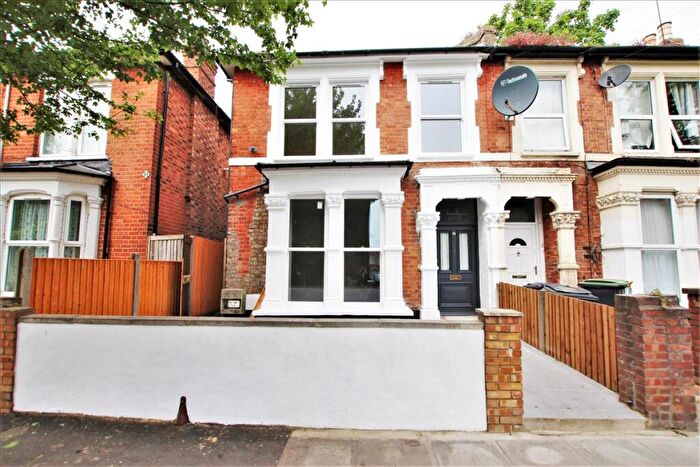 4 Bedroom Semi-Detached House To Rent In Vicarage Road, Tottenham, London, N17