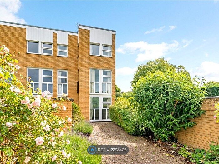 4 Bedroom End Of Terrace House To Rent In The Paddox, Oxford, OX2