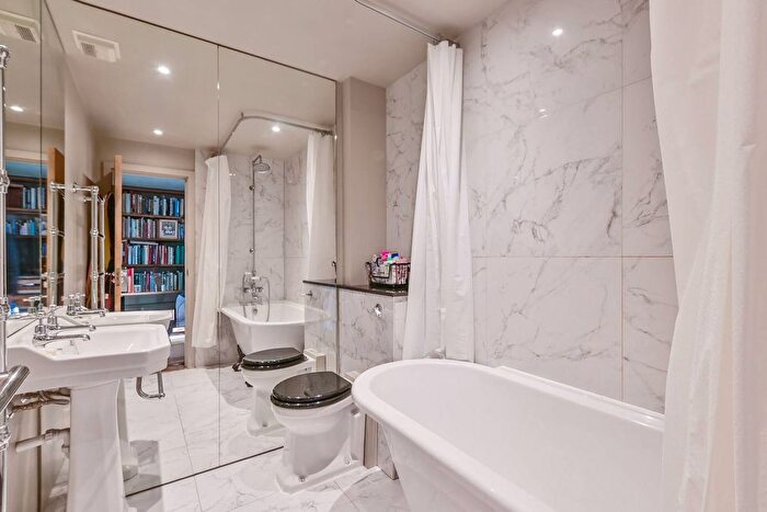 3 Bedroom Flat For Sale In Owen Street, Angel, London, EC1V