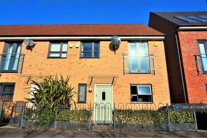3 Bedroom End Of Terrace House To Rent In Hatton Gardens, Salford, M7