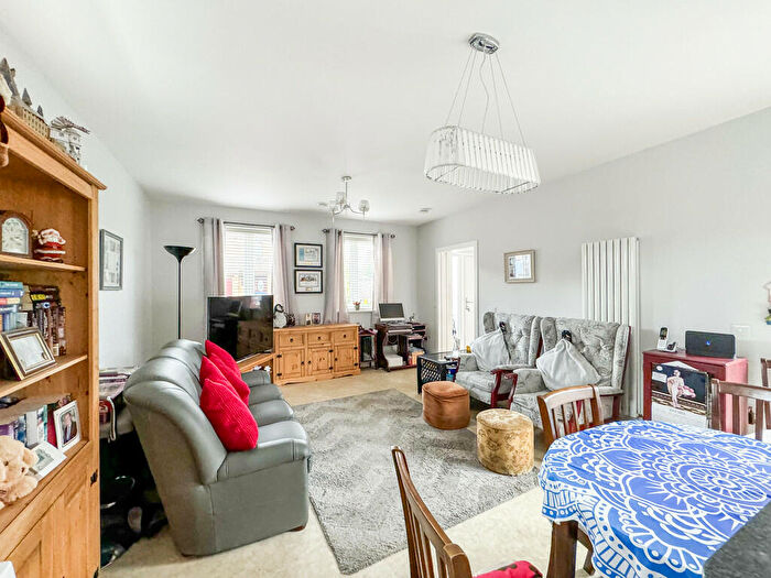 1 Bedroom Detached Bungalow For Sale In Wedgwood Way, Rochford, SS4
