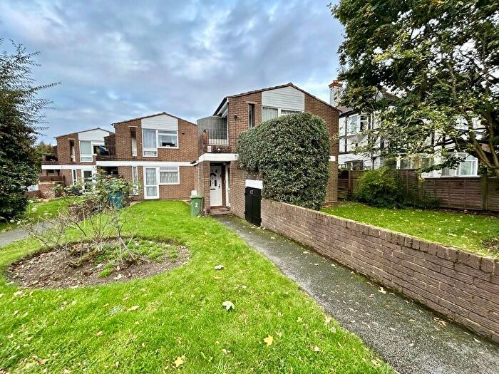 2 Bedroom Flat To Rent In Duffield Close, Harrow, HA1