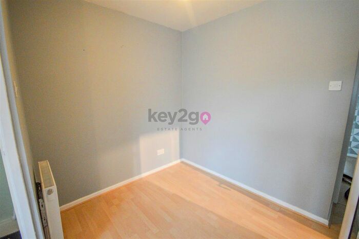 2 Bedroom Flat To Rent In Ardsley Close, Owlthorpe, S20