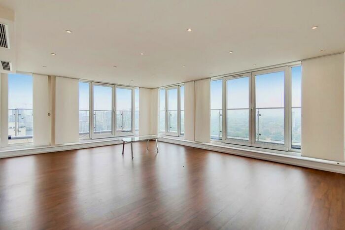 3 Bedroom Penthouse To Rent In The Oxygen Apartments, Royal Victoria Dock, E16