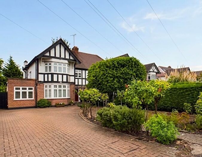 4 Bedroom Semi Detached House For Sale In Marsh Lane, Mill Hill, NW7