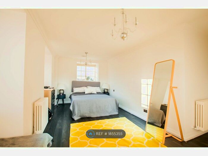 2 Bedroom Flat To Rent In Vitali Close, London, SW15