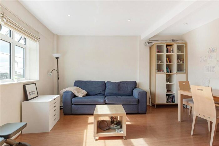 1 Bedroom Flat For Sale In West Kensington Court, West Kensington, London, W14