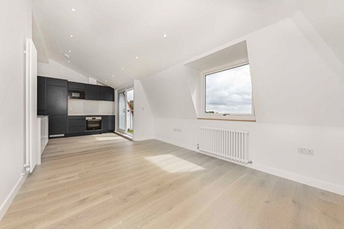 2 Bedroom Flat To Rent In Risborough Close, London, N10