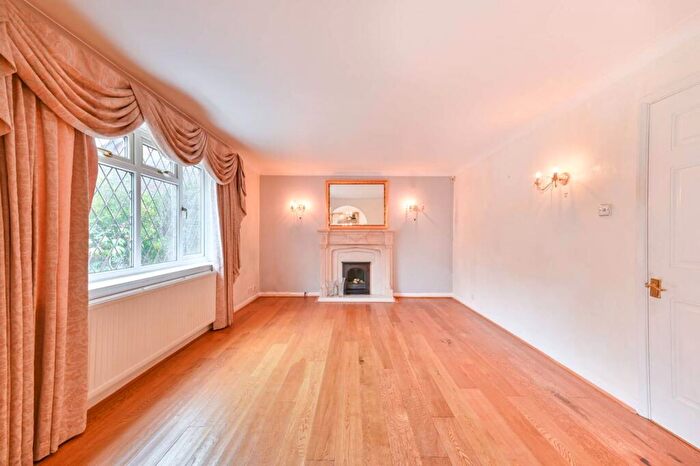 4 Bedroom Detached House For Sale In Forlease Road, Maidenhead, SL6