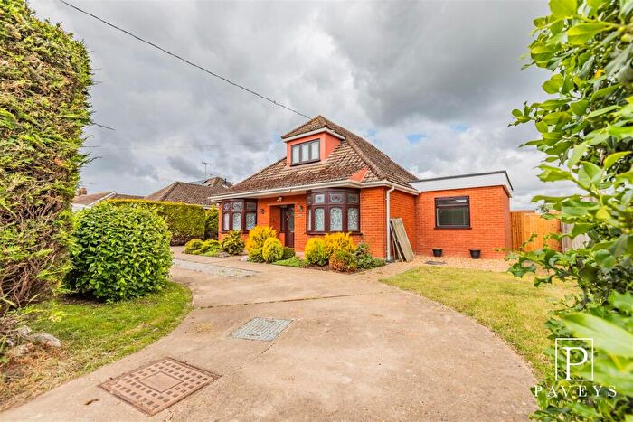 3 Bedroom Chalet For Sale In Main Road, Great Holland, Frinton-On-Sea, CO13
