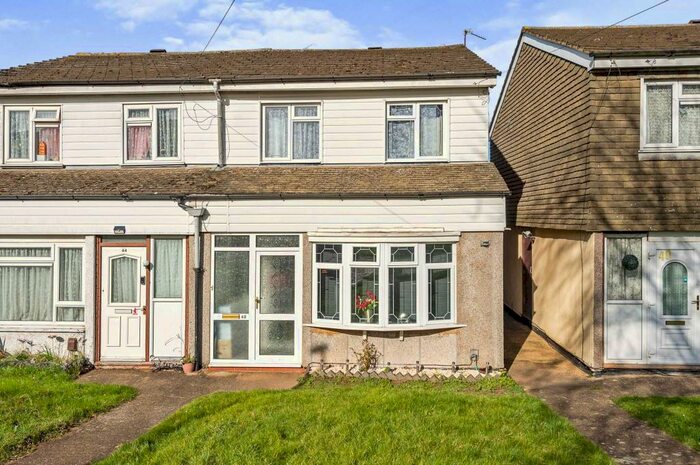 3 Bedroom Semi-Detached House For Sale In Hurlock Way, Luton, Bedfordshire, LU4