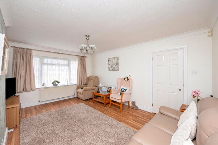 2 Bedroom Bungalow For Sale In Penfold Way, Steyning, BN44