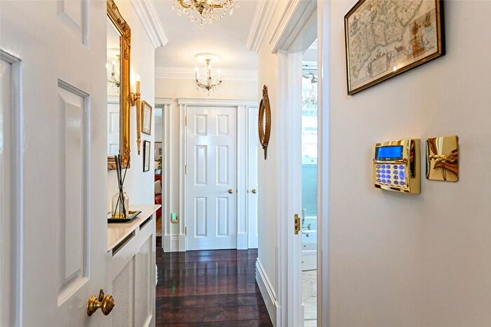 5 Bedroom Detached House For Sale In King Street, Arundel, West Sussex, BN18