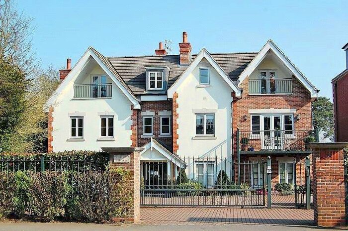 3 Bedroom Apartment To Rent In The Grange, Packhorse Road, Gerrards Cross, SL9