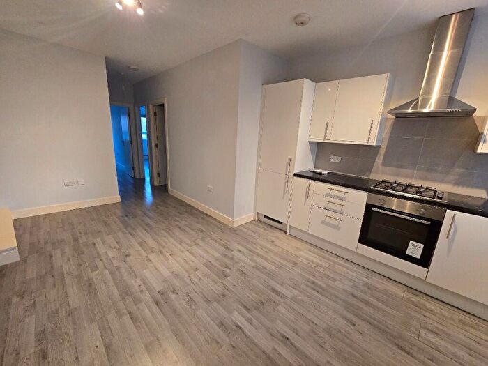 3 Bedroom Flat To Rent In Southwark Park Road, London, SE16