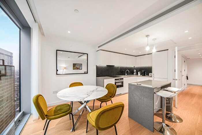 2 Bedroom Apartment To Rent In Landmark Pinnacle, Marsh Wall, E14