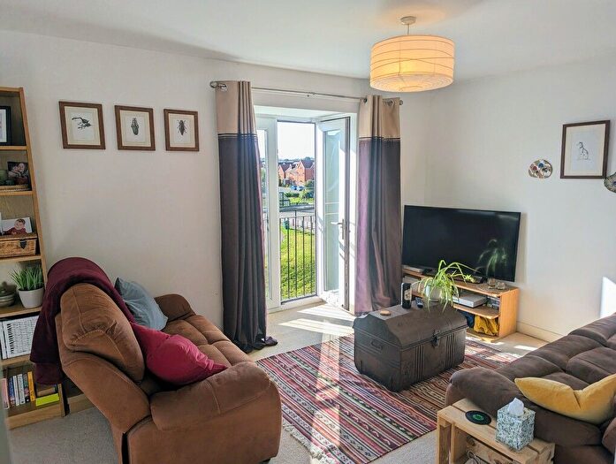 2 Bedroom Maisonette For Sale In Grenadier Path, Aylesbury, HP18