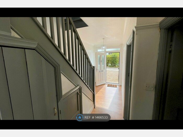 3 Bedroom Semi-Detached House To Rent In Ewell By-Pass, Epsom, KT17