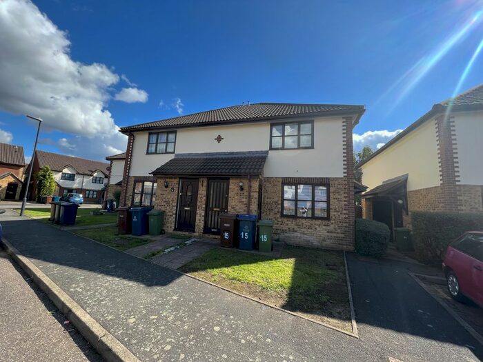 1 Bedroom Maisonette For Sale In Greenacre Close, UB5