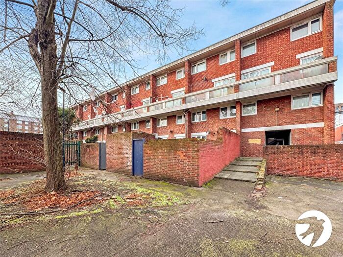 2 Bedroom Maisonette To Rent In Clendon Way, London, SE18
