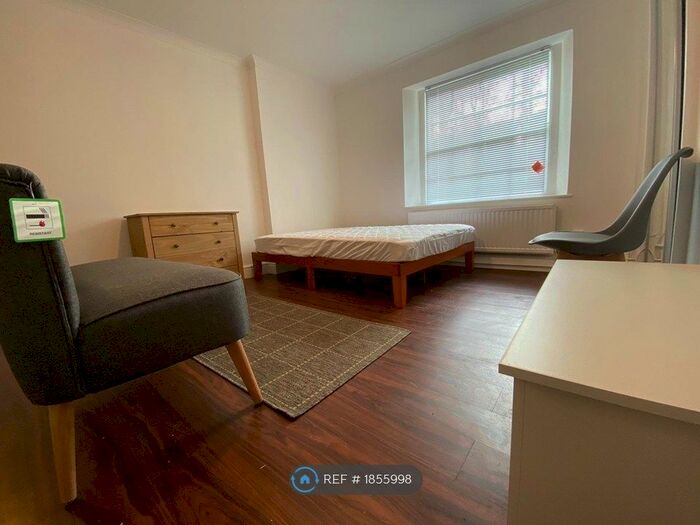 Studio To Rent In Eldon Square, Reading, RG1 - Photo 2