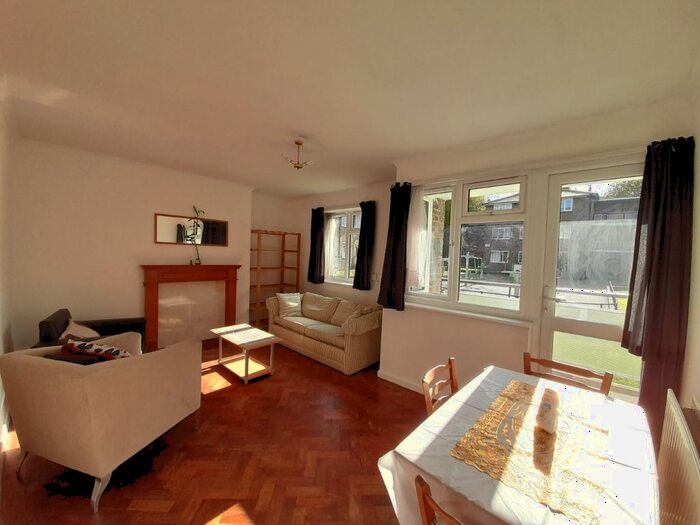 3 Bedroom Flat To Rent In Caldwell Street, London, SW9
