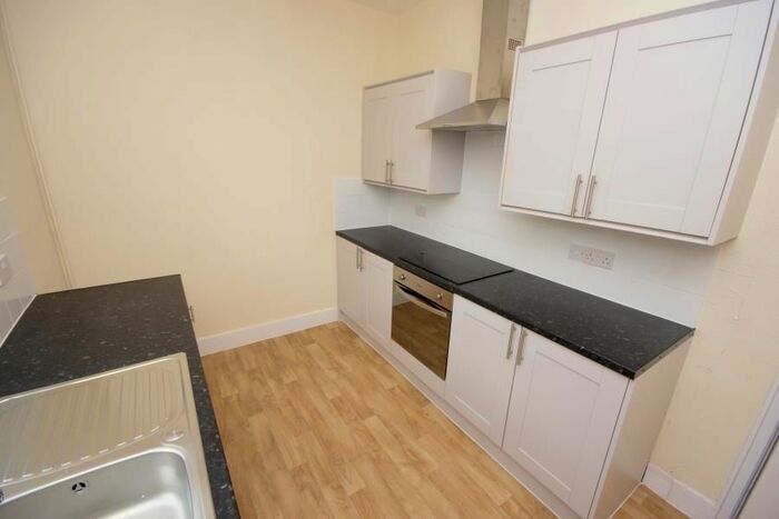 2 Bedroom Flat To Rent In Woodhouse Road, London, N12