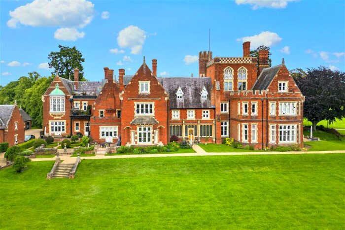 2 Bedroom Apartment For Sale In South Lawn, Frogmore Hall, Frogmore Park, SG14