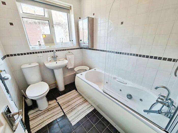 2 Bedroom Bungalow For Sale In Furzefield, Bedford, MK41