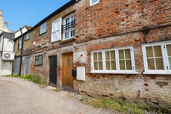 1 Bedroom Flat To Rent In High Street, Ongar, CM5