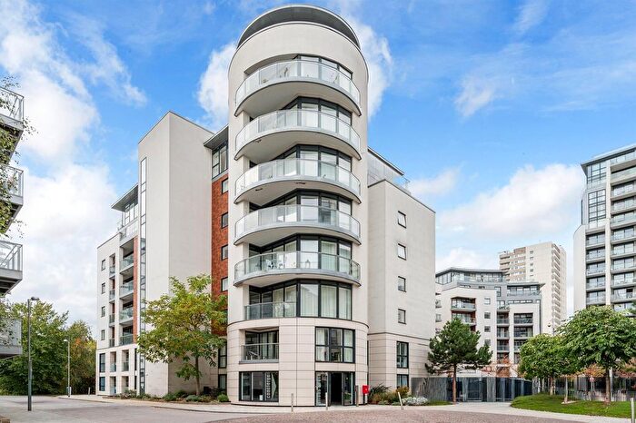 2 Bedroom Flat For Sale In Aitons House, Kew Bridge, Brentford, TW8