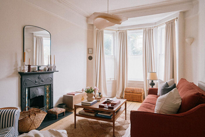 2 Bedroom Apartment For Sale In Mount Pleasant Road, London, SE13