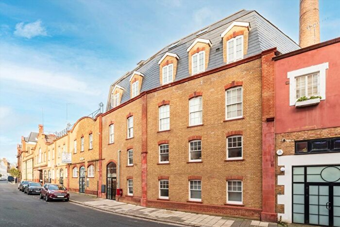2 Bedroom Flat To Rent In Warple Mews, Warple Way, London, W3